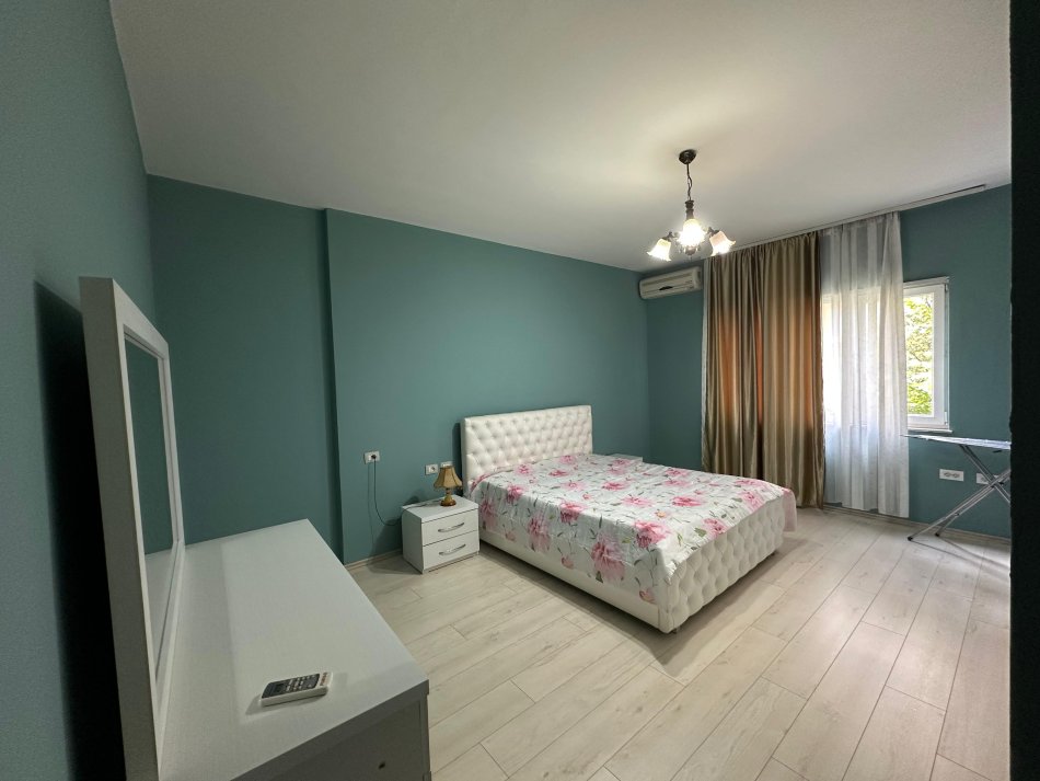 Tirane, jepet me qera apartament 1+1 Kati 3, 70 m² 550 € (rruga e elbasanit)