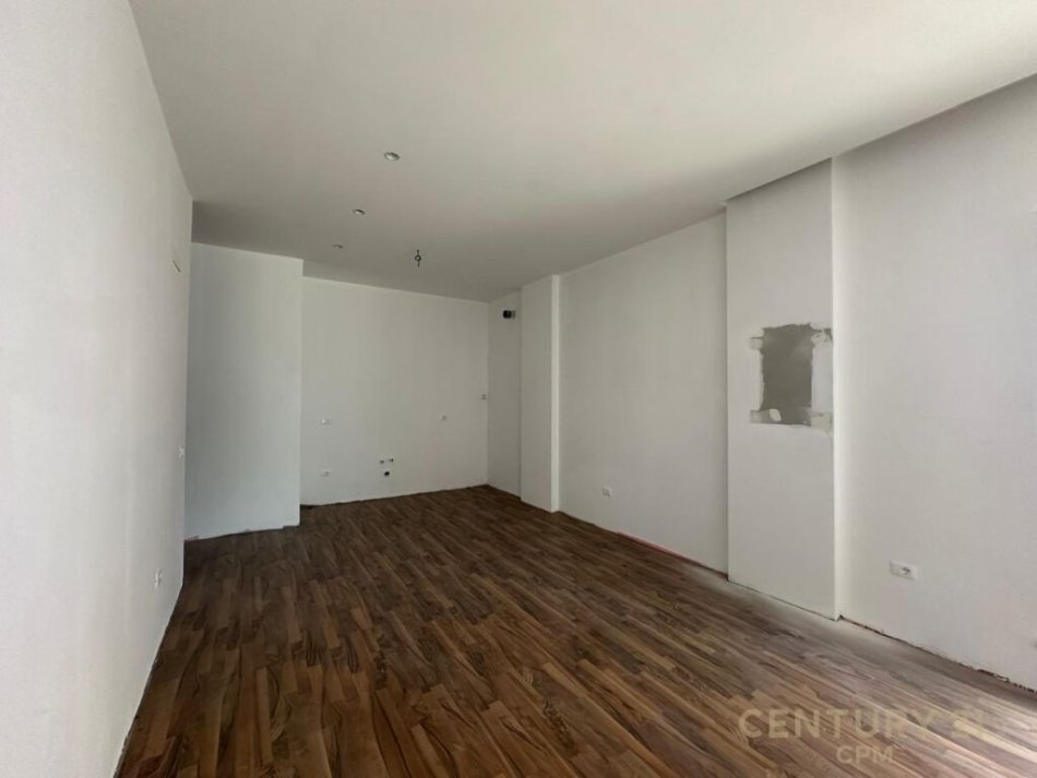 Tirane, shes apartament 2+1 , 92 m² 128.000 € (Kopshti Botanik Zoologjik)