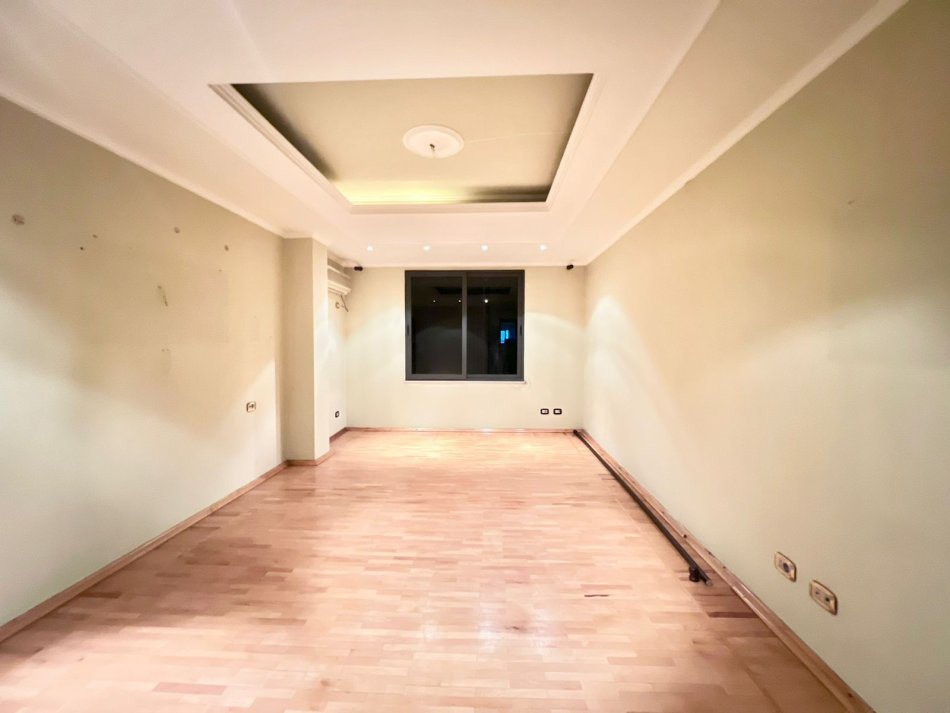 Tirane, jepet me qera ambjent biznesi Kati 4, 140 m² 1.300 € (bulevardi bajram curri)