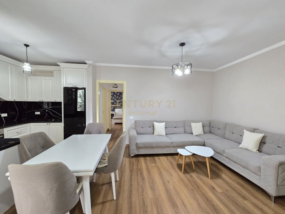 Tirane, jap me qera apartament 2+1+2 , 103 m² 700 € (Kopshti Botanik Zoologjik)