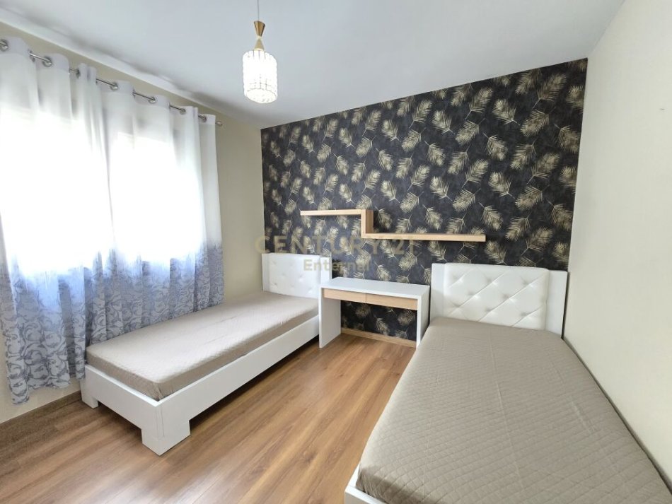 Tirane, jap me qera apartament 2+1+2 , 103 m² 700 € (Kopshti Botanik Zoologjik)