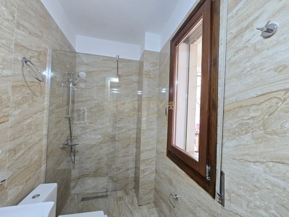Tirane, jap me qera apartament 2+1+2 , 103 m² 700 € (Kopshti Botanik Zoologjik)