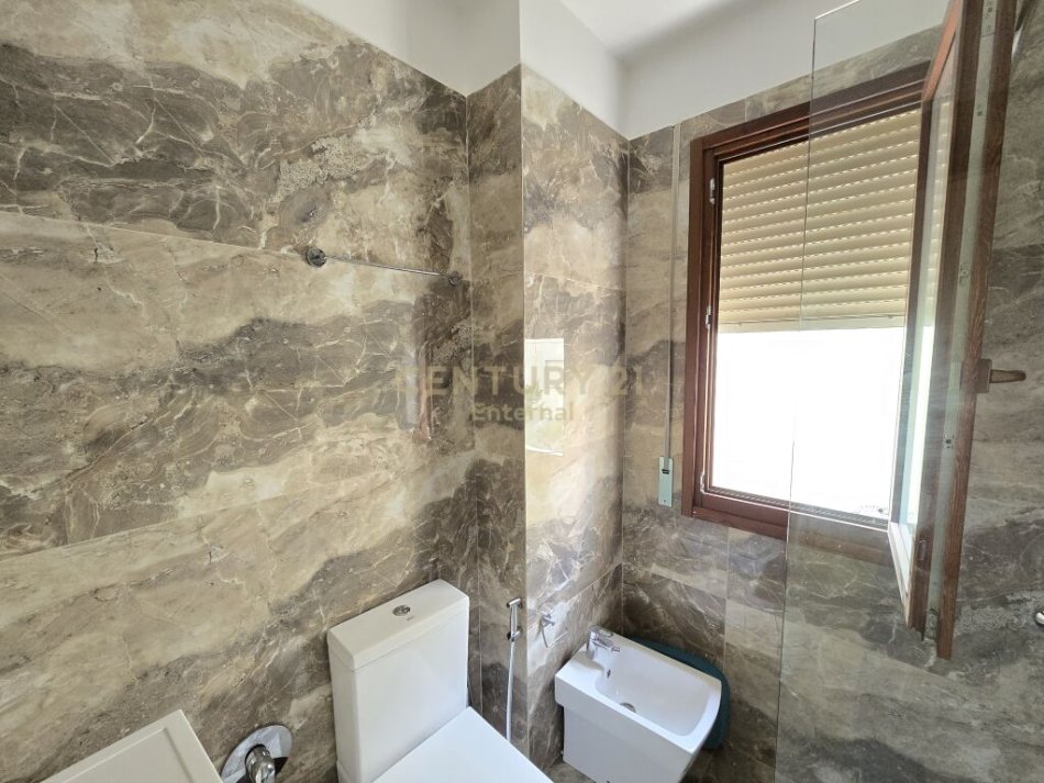 Tirane, jap me qera apartament 2+1+2 , 103 m² 700 € (Kopshti Botanik Zoologjik)