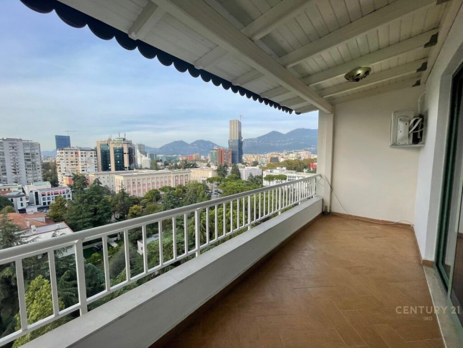 Tirane, jepet me qera apartament 2+1 Kati 7, 96 m² 1.300 € (Bllok)