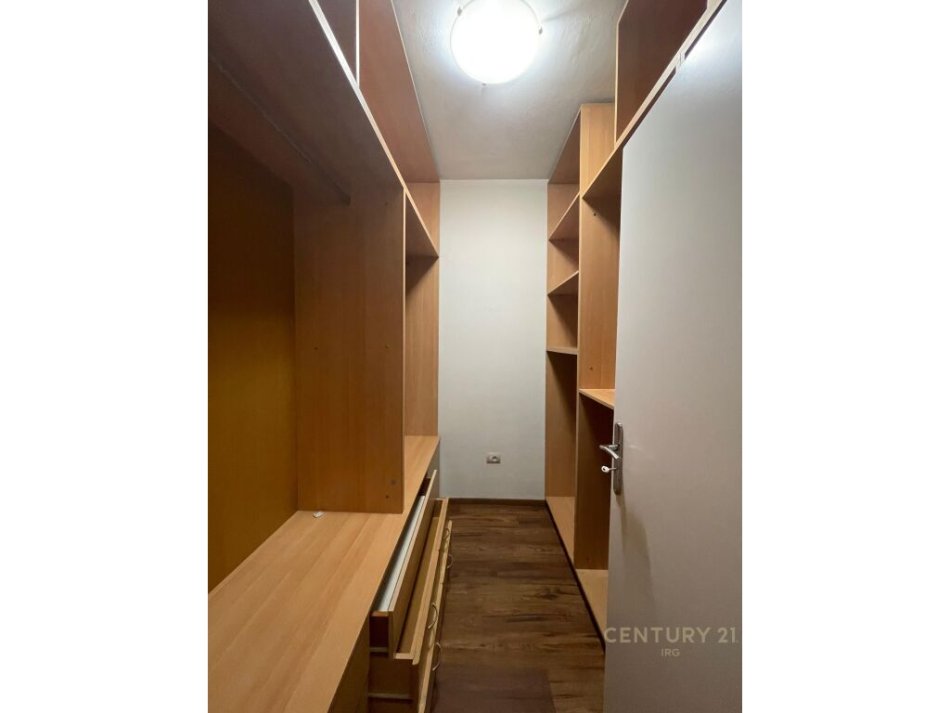 Tirane, jepet me qera apartament 2+1 Kati 7, 96 m² 1.300 € (Bllok)