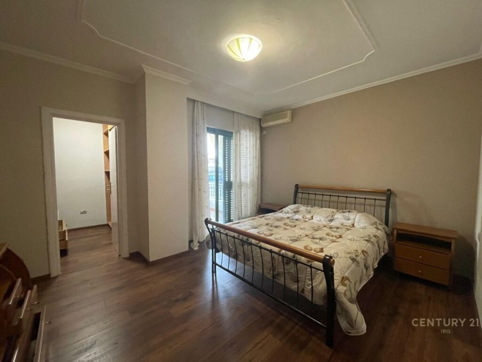 Tirane, jepet me qera apartament 2+1 Kati 7, 96 m² 1.300 € (Bllok)