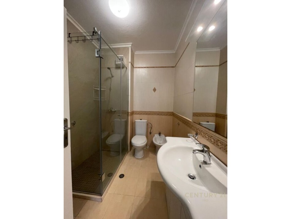 Tirane, jepet me qera apartament 2+1 Kati 7, 96 m² 1.300 € (Bllok)