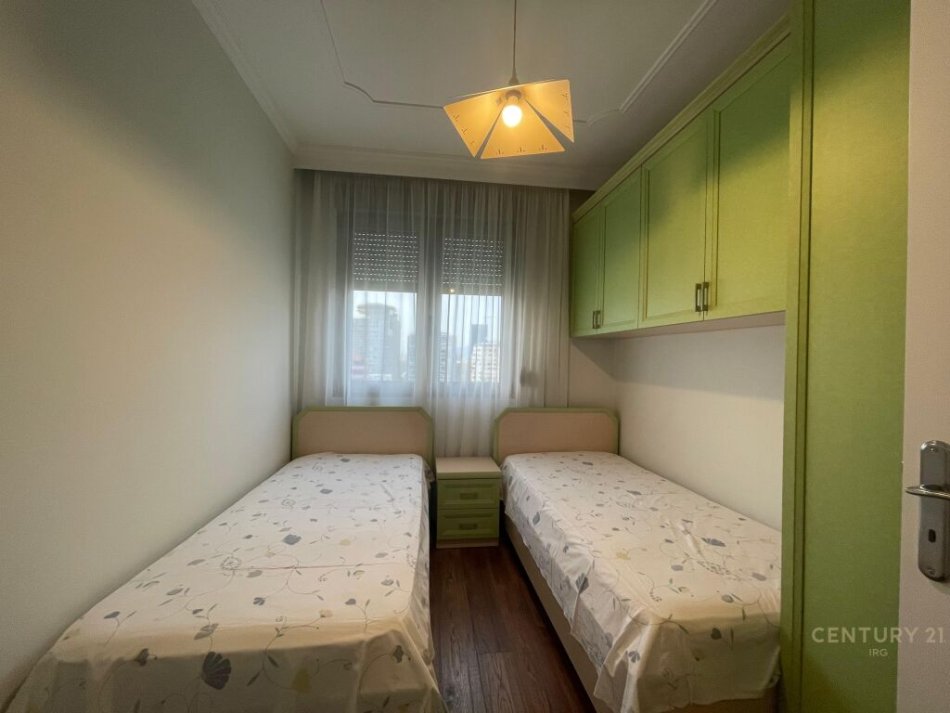 Tirane, jepet me qera apartament 2+1 Kati 7, 96 m² 1.300 € (Bllok)
