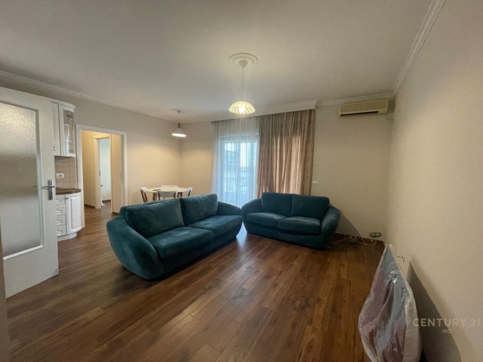Tirane, jepet me qera apartament 2+1 Kati 7, 96 m² 1.300 € (Bllok)