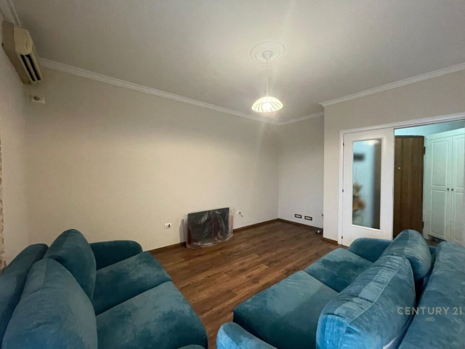 Tirane, jepet me qera apartament 2+1 Kati 7, 96 m² 1.300 € (Bllok)