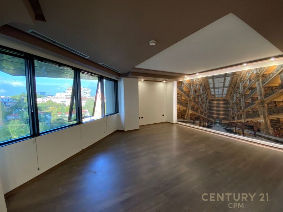 Tirane, jap me qera ambjent biznesi , 104 m² 1.900 € (Ish Blloku)