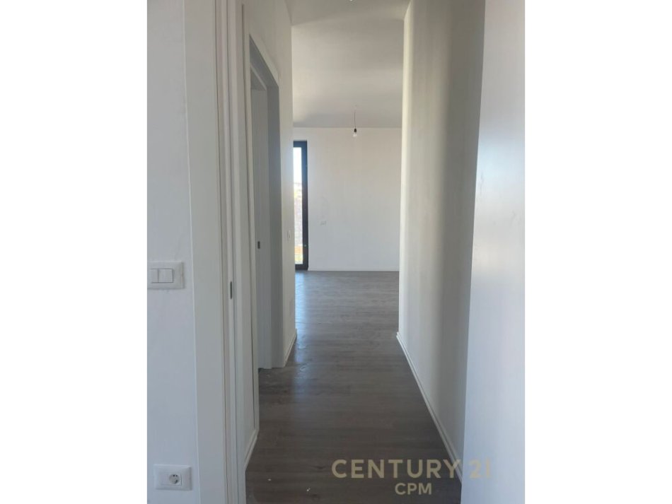Tirane, jap me qera zyre , 94 m² 1.300 € (Rruga e Kosovarëve)