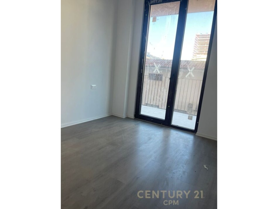 Tirane, jap me qera zyre , 94 m² 1.300 € (Rruga e Kosovarëve)