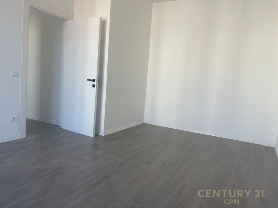 Tirane, jap me qera zyre , 94 m² 1.300 € (Rruga e Kosovarëve)