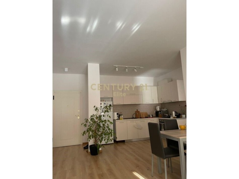 Tirane, jap me qera apartament 1+1+POST PARKIMI+Ballkon , 75 m² 800 € (Kompleksi Delijorgji)
