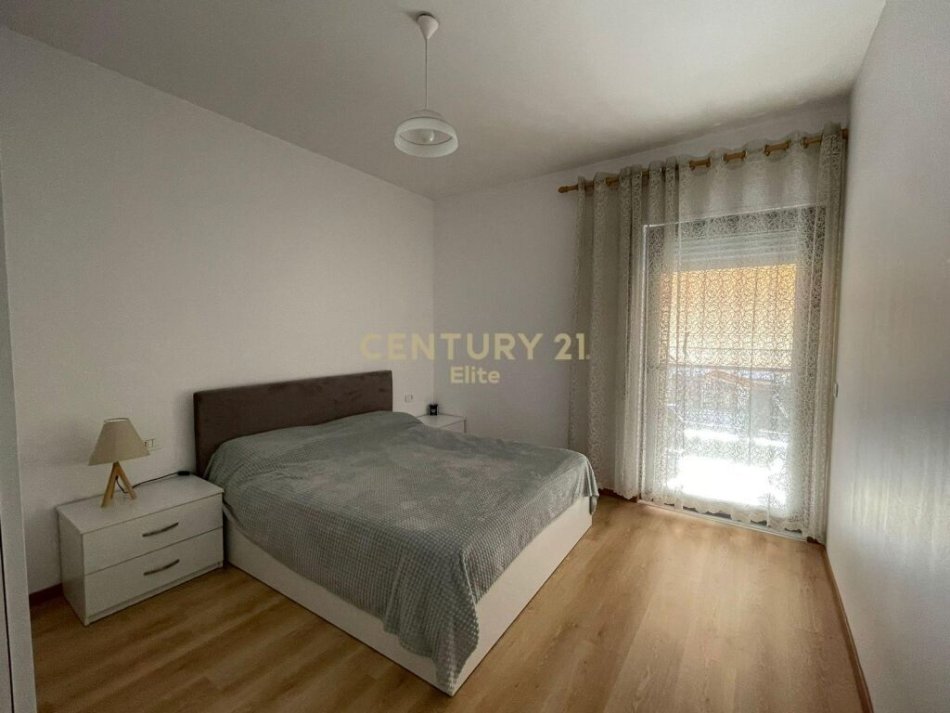 Tirane, jap me qera apartament 1+1+POST PARKIMI+Ballkon , 75 m² 800 € (Kompleksi Delijorgji)