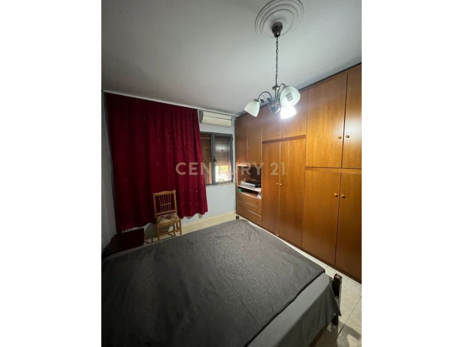Tirane, jepet me qera apartament 2+1 Kati 2, 94 m² 600 € (Vasil Shanto bond103003)