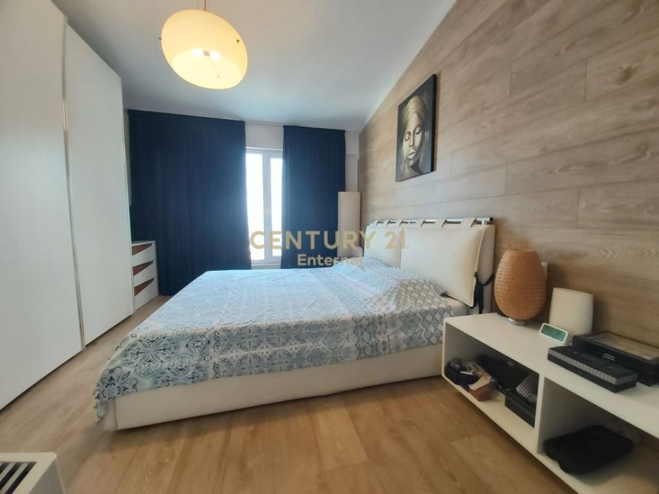 Tirane, jap me qera apartament 3+1+2+Ballkon , 170 m² 1.300 € (Kodra e Diellit)