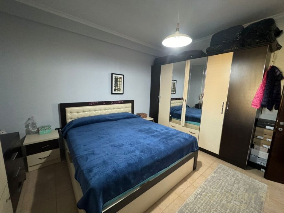 Tirane, shes apartament 2+1+Ballkon , 85 m² 140.000 € (Selitë)
