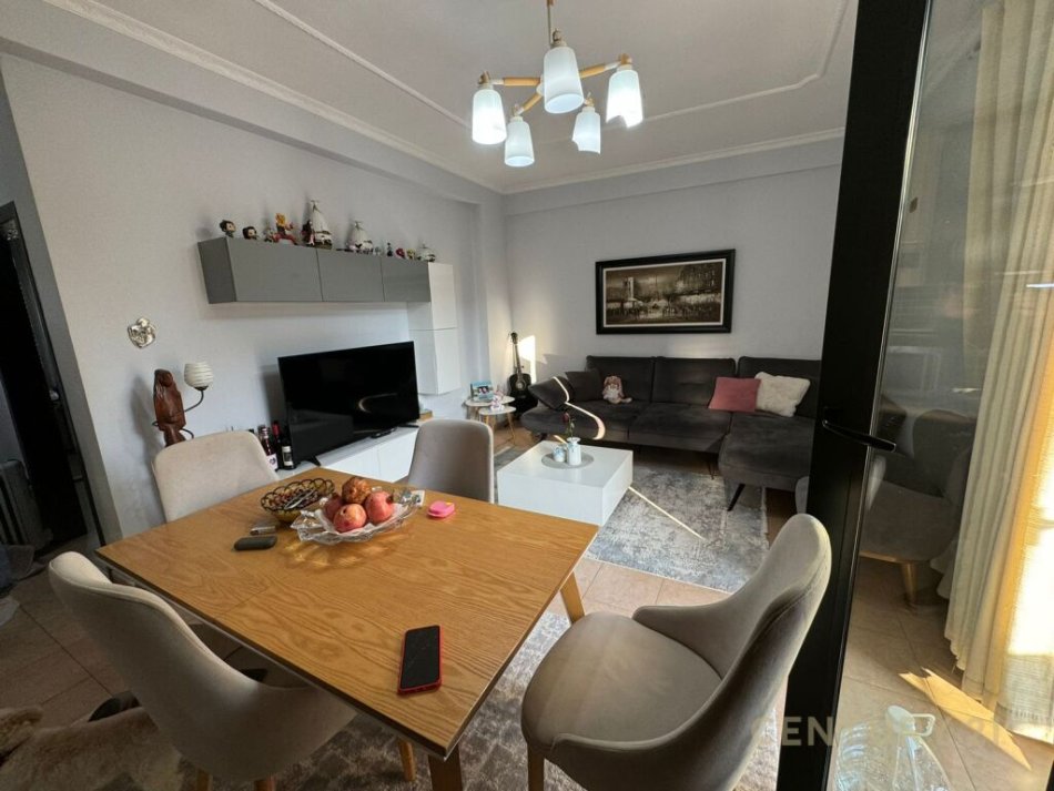 Tirane, shes apartament 2+1+Ballkon , 85 m² 140.000 € (Selitë)