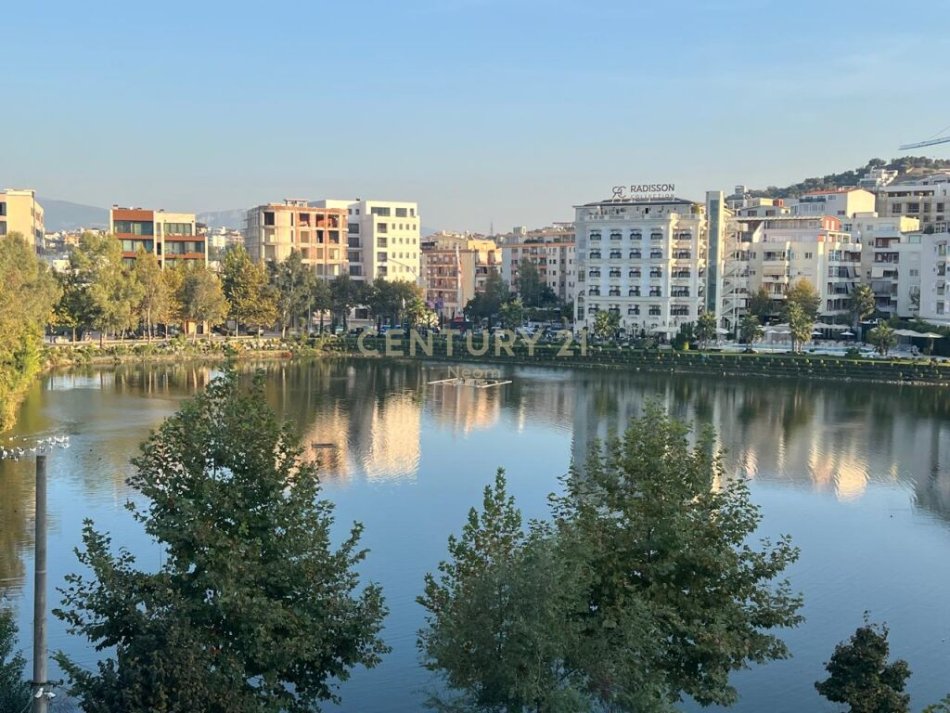 Tirane, jepet me qera apartament 2+1 Kati 2, 118 m² 550 € (Liqeni i Thate Neom103030)