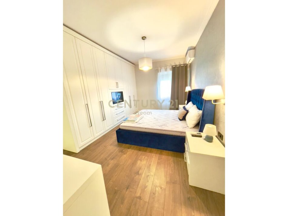 Tirane, jap me qera apartament 2+1+2+Ballkon , 115 m² 800 € (Kopshti Botanik Zoologjik)