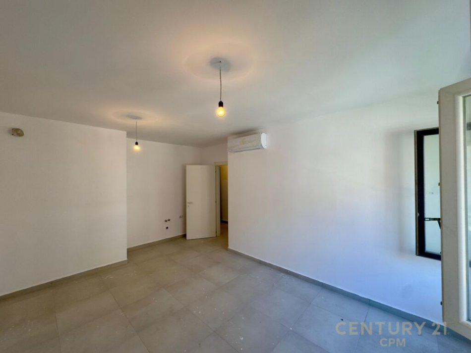 Tirane, jepet me qera apartament 1+1 Kati 1, 60 m² 550 € (Pazari i Ri smart103040)