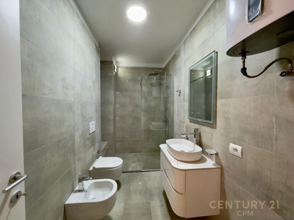 Tirane, jepet me qera apartament 1+1 Kati 1, 60 m² 550 € (Pazari i Ri smart103040)