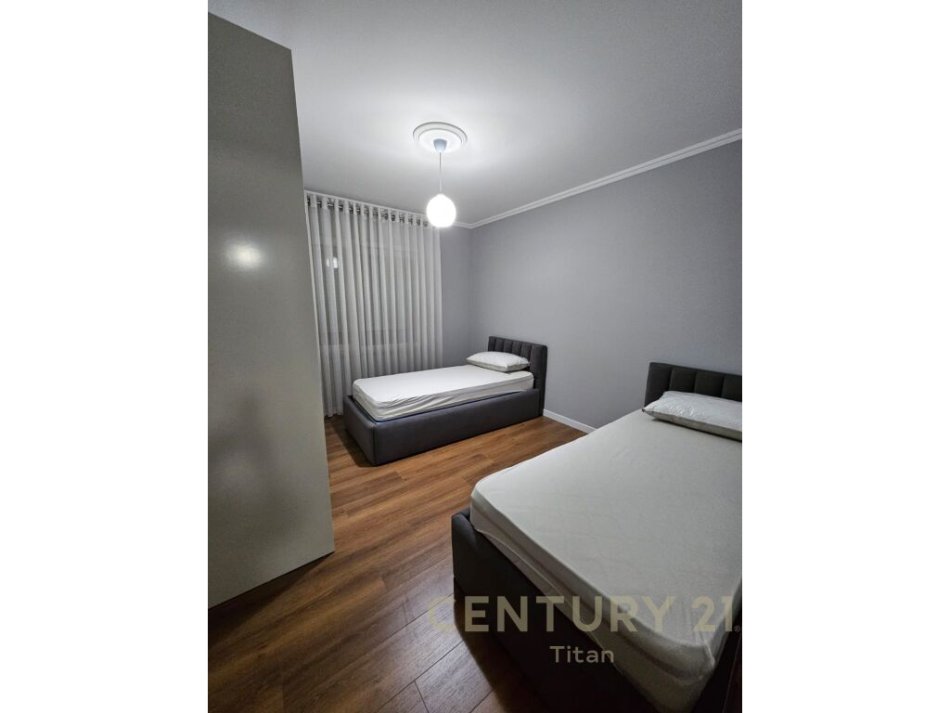 Tirane, jepet me qera apartament 2+1 Kati 6, 117 m² 650 € (Laprake Titan103044)