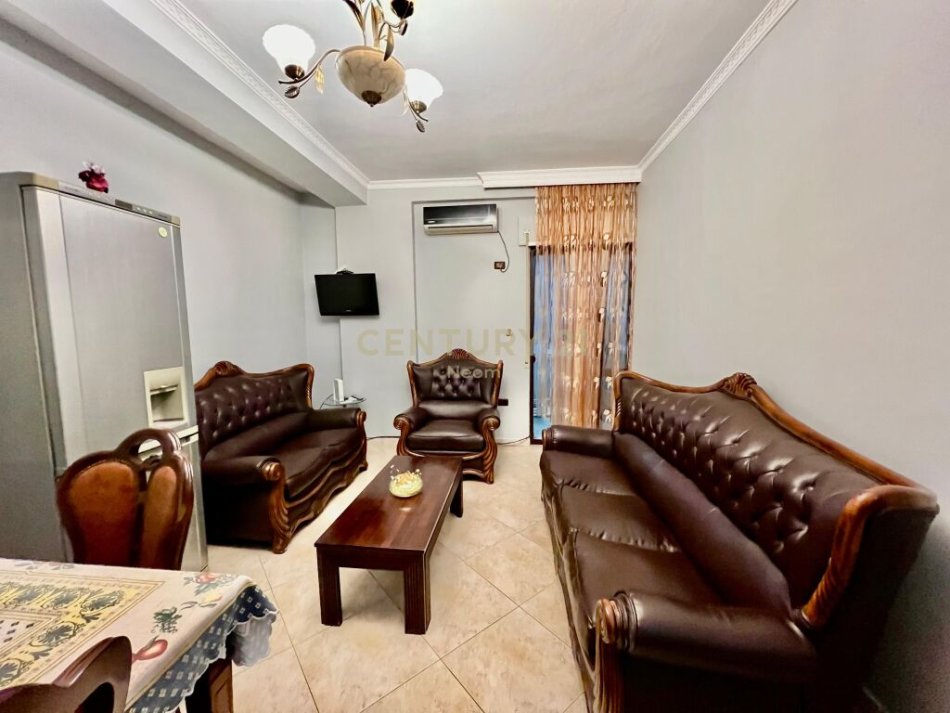 Tirane, jap me qera apartament 1+1+Ballkon , 70 m² 500 € (prapa XHEKO IMPERIAL, Garda)