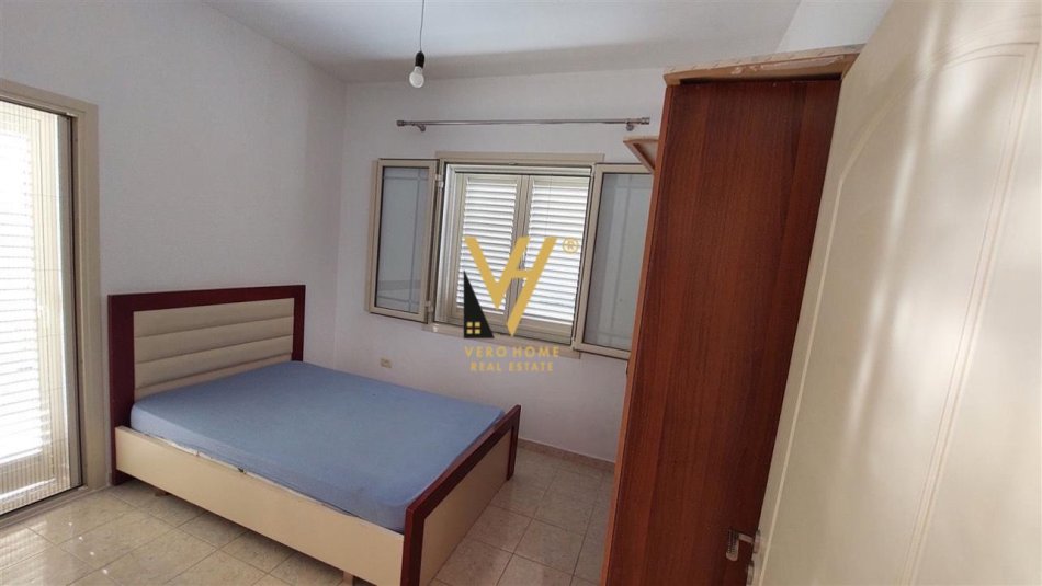 Tirane, jepet me qera Vile Tre kateshe ,  3+1+Ballkon Kati 0, 150 m² 500 € (FRESK)