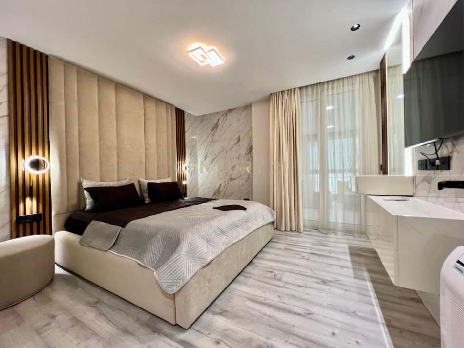 Tirane, jepet me qera apartament 2+1 , 155 m² 2.300 € (blloku)
