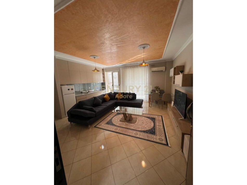 Tirane, jap me qera apartament 1+1+POST PARKIMI , 80 m² 600 € (Liqeni i Thatë)