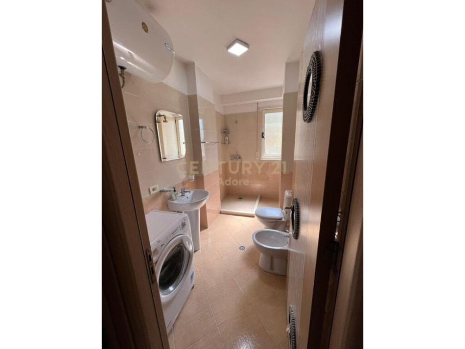 Tirane, jap me qera apartament 1+1+POST PARKIMI , 80 m² 600 € (Liqeni i Thatë)
