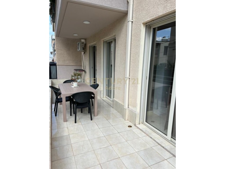 Tirane, jap me qera apartament 1+1+POST PARKIMI , 80 m² 600 € (Liqeni i Thatë)