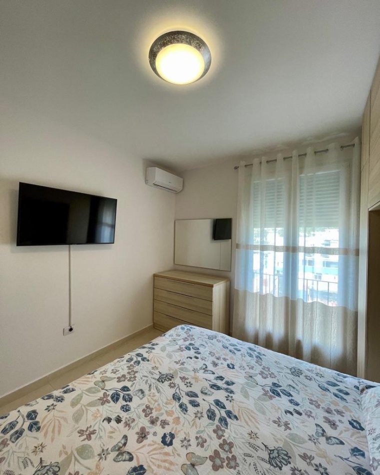 Shkembi Kavajes, shes apartament 1+1+Ballkon Kati 8, 60 m²  (Shes Apartment 10m large nga deti 1+1 ke shkembi kavajes plazh)