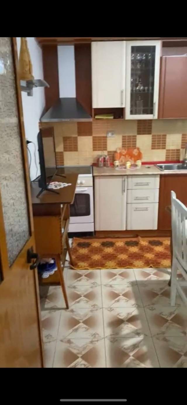 Tirane, jepet me qera apartament 1+1+A Kati 2, 100 m² 30.000 Leke (Rruga e Burgut)