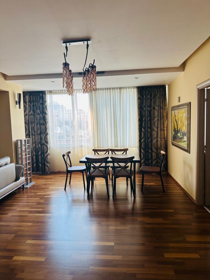 Tirane, jepet me qera apartament 2+1 Kati 5, 160 m² 1.500 € (Bllok)
