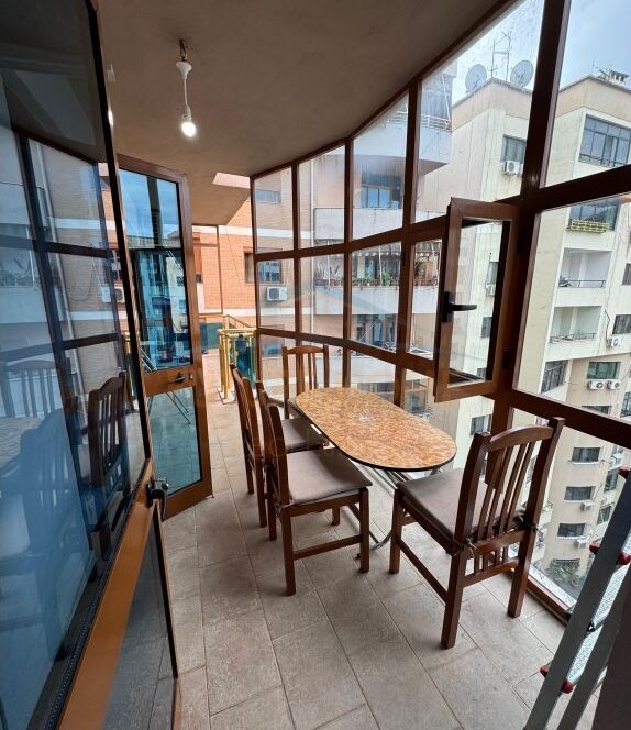 Tirane, jepet me qera apartament 2+1 Kati 9, 105 m² 750 € (STACIONI I TRENIT ,USLUGA)