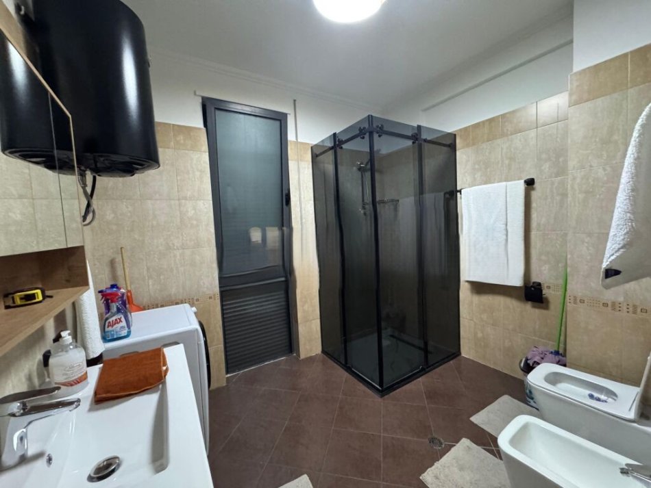 Tirane, jepet me qera apartament 2+1+Ballkon Kati 7, 90 m² 600 € 