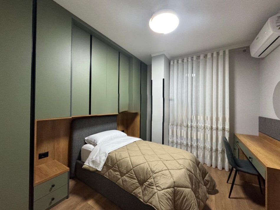 Tirane, jepet me qera apartament 2+1+Ballkon Kati 7, 90 m² 600 € 