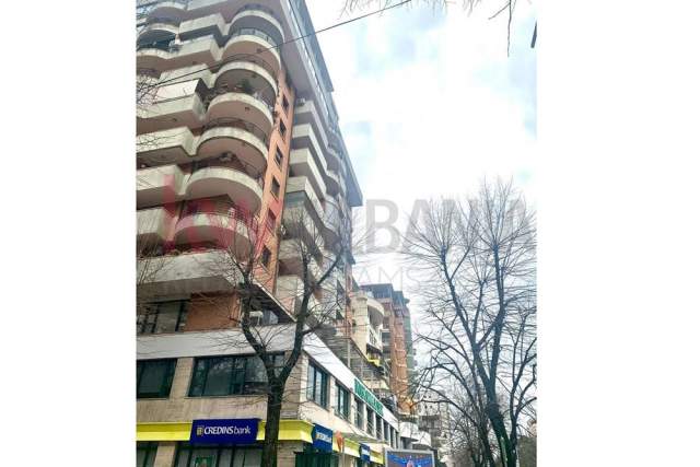 Tirane, jepet me qera zyre Kati 3, 205 m² 2.200 Euro (Rruga Abdyl Frasheri)