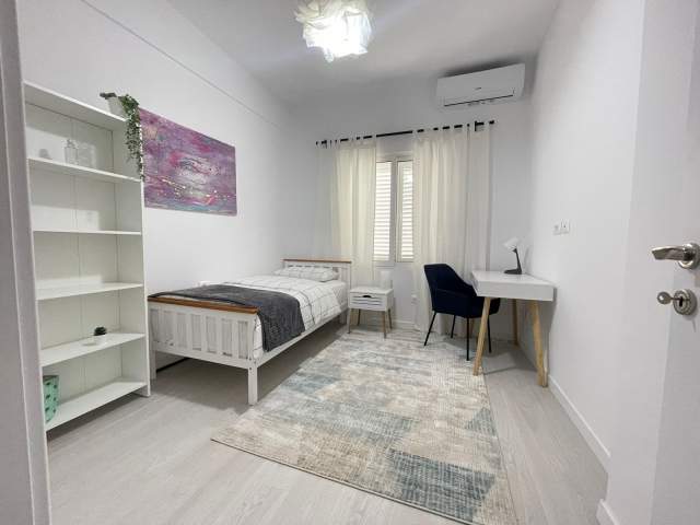 Tirane, jepet me qera apartament 2+1+BLK Kati 3, 80 m² 550 Euro (Kafe Flora)