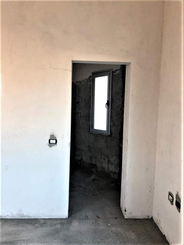Tirane, jepet me qera lokal 290 m² 1.500 Euro