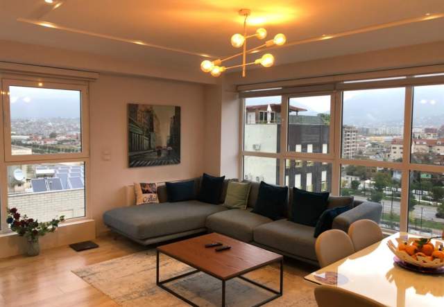 Tirane, shitet apartament 103 m² 199.000