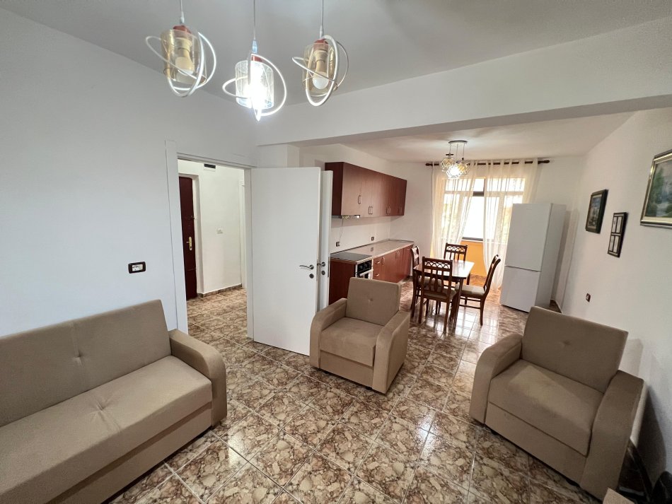 Tirane, jepet me qera apartament 2+1 Kati 3, 75 m² 500 € (Rruga asim vokshi)