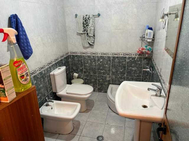 Tirane, jepet me qera apartament 2+1 Kati 6, 100 m² 500 Euro (Ish-Parku Autobuzave)
