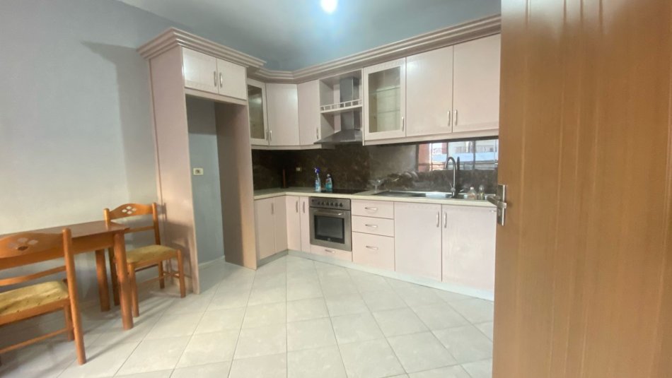Jepet Apartament 2+1 me qira ne Yzberisht 400 Euro/Muaj