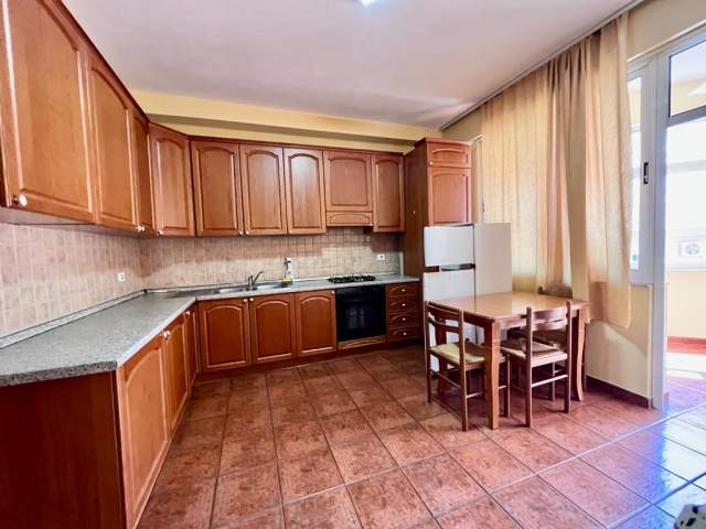 Tirane, shitet apartament 3+1 Kati 2, 138 m² 205.000 Euro (vasil shanto)