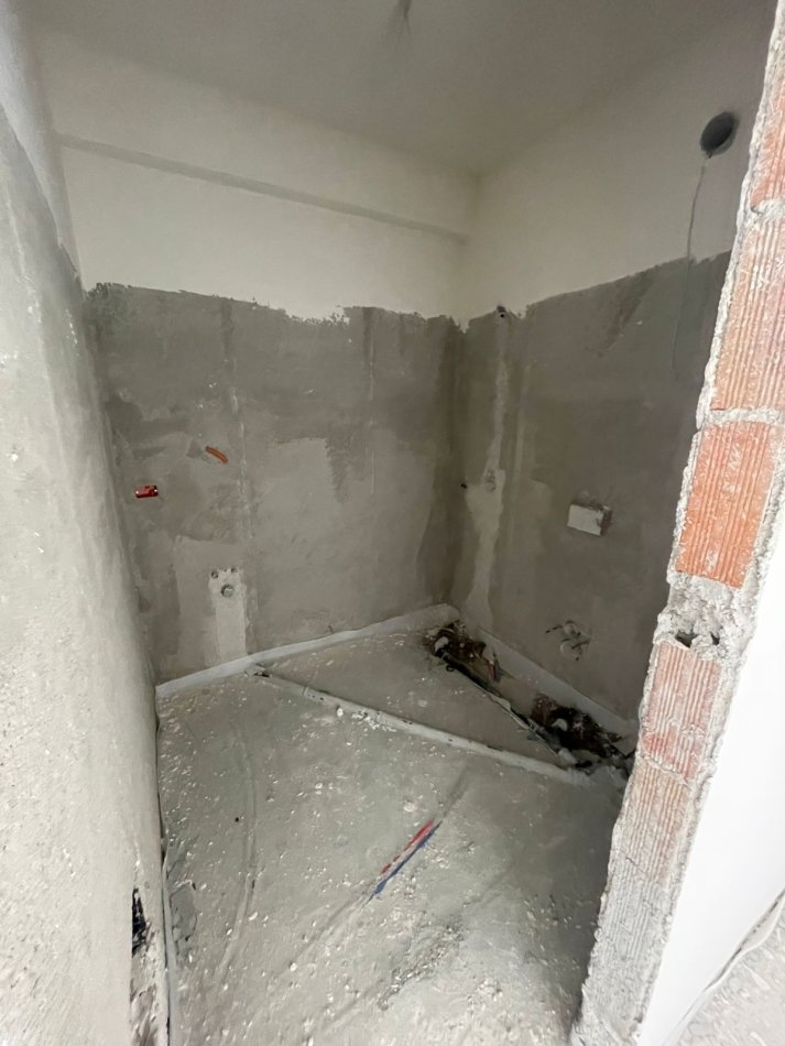 Tirane, shitet apartament 2+1+Ballkon Kati 1, 120 m² 179.000 € (Rruga Simon Gjoni)